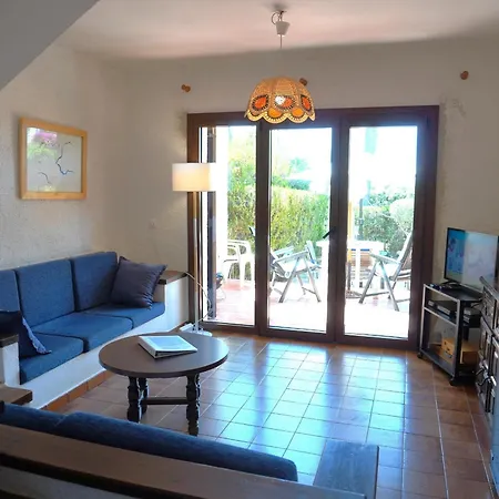 Holiday home Casa Acogedora Con Gran Piscina Comunitaria Y Cerca De La Playa En - Es-323-72