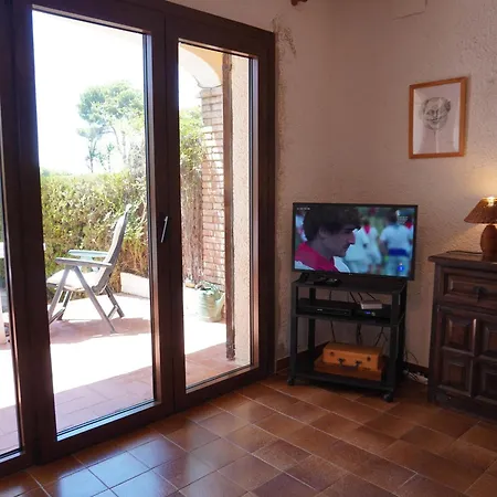 Holiday home Casa Acogedora Con Gran Piscina Comunitaria Y Cerca De La Playa En - Es-323-72